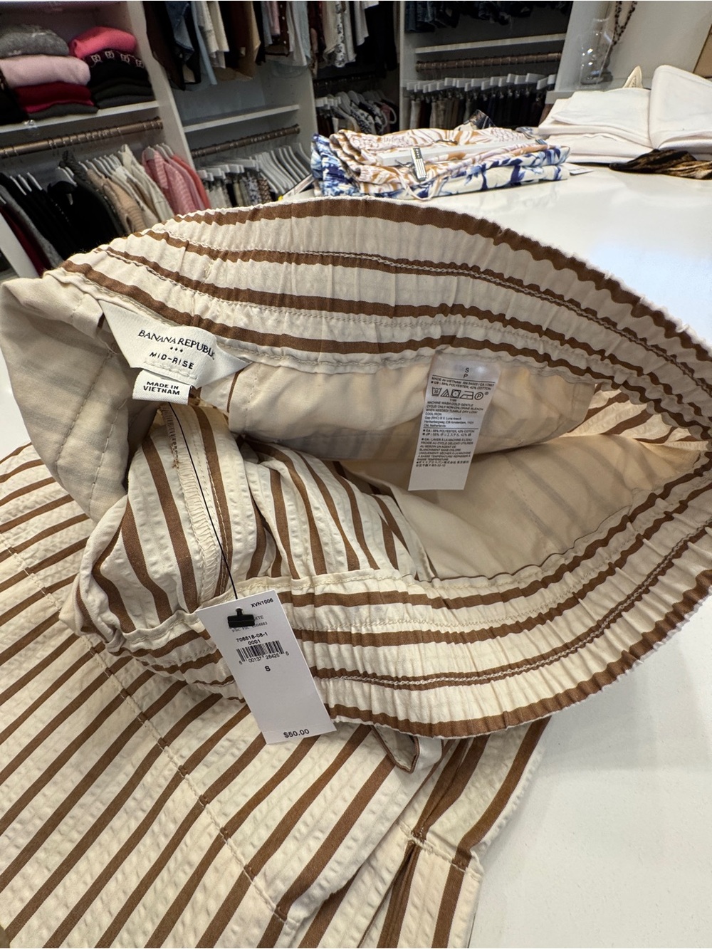 Banana Republic Cream and Brown Striped Mid-Rise Shorts - Picture 5 of 8